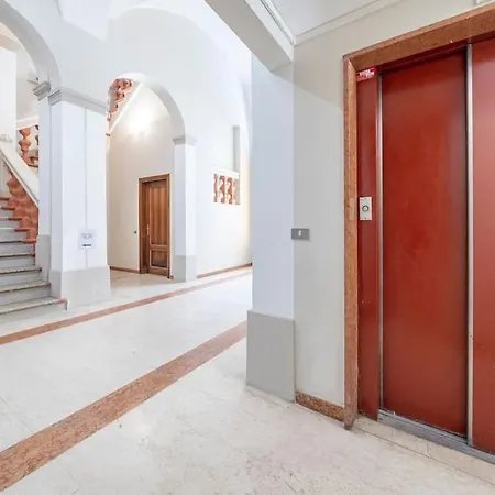 Loft Con Travi A Vista In Centro Storico Di *