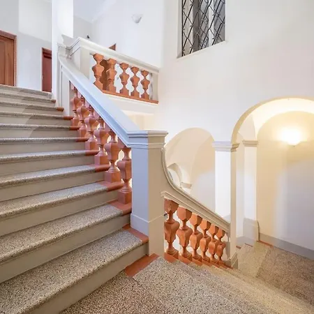 Loft Con Travi A Vista In Centro Storico Di Appartamento *