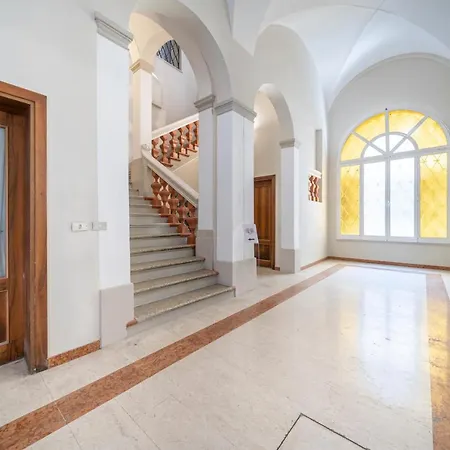Loft Con Travi A Vista In Centro Storico Di Modena
