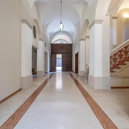 Loft Con Travi A Vista In Centro Storico Di *